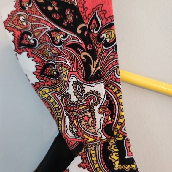 London Times Red and Black Handkerchief Pattern Dress.  Size 4.  BEAUTIFUL PRINT - Picture 4 of 6